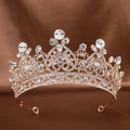 Tiara barocca di lusso dorata con strass scintillanti e design in filigrana vintage - Oro