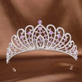 Silberne Hochzeits-Tiara mit Strasssteinen und lila Edelsteinen auf dunkler Seide - Silber Violett