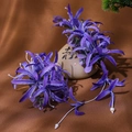 Handgefertigte lila Lycoris-Haarnadeln mit Seidenblüten und Perlen auf goldenem Metall - Lila Haarclip Und Quaste Haarnadel / Lila