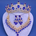 Conjunto nupcial dorado con gemas azul real y cristales sobre soporte de terciopelo - Estilo de Diamante de Imitación Azul Real en Forma de Pera (Estilo 21)