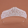 Exquisite Brautkrone mit Strasssteinen und silbernen Hohlmustern für Hochzeiten und Feste - Silber
