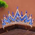 Exquisite Brautkrone aus Goldlegierung mit blauen Kristallen und weißen Strasssteinen - Blau