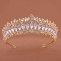 Luxuriöse goldene Brautkrone mit funkelnden Strasssteinen für Hochzeiten und Feste - Gold