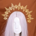 Golden Baroque halo headband with pearls on mannequin for vintage party styling - Gold Pearl Vintage Hollow Style (款式3)