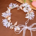 Diadema de conchas hecha a mano con flores púrpuras y cinta de organza de novia - Blanco 2