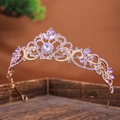 Luxuriöse goldene Tiara mit lila Kristallen und Strasssteinen für Brautpartys - Lila