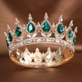 Couronne baroque dorée ornée de cristaux blancs et de pierres précieuses vert émeraude - Cercle Complet Or Vert