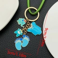Porte-clés bébé bleu avec pendentifs éléphant et barboteuse sur anneau doré, 9cm - Style Thème Bébé Bleu (ER1522)