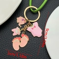 Porte-clés doré avec breloques d'éléphant rose et empreintes pour nouveau-né - Style Thème Bébé Rose (ER1521)