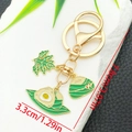Porte-clés émaillé avec feuille d'érable verte et zongzi au jaune d'œuf salé - Style Combo Feuille de Zongzi (ER1560)