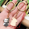 Niedlicher Panda-Emaille-Schlüsselanhänger mit Bambus und doppelseitigem Design - Emaille Weiß Chinesischer Stil Bambus Haltender Panda Stil (ER1033)