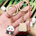 Süßer Panda-Schlüsselanhänger aus Metall mit rotem Herz und goldenem Finish für Taschen - Emaille Weiß Chinesischer Stil Apfel Haltender Panda Stil (ER1034)