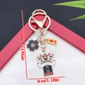 Traditionele Chinese leeuwendans sleutelhanger met Kaiyun-zegen en pruimenbloesem bedel - Emaille Zwart Geluk Leeuw Sakura (ER2147)