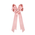Detail einer eleganten blassrosa Satin-Schleifen-Haarklammer mit langen Seidenbändern - Rosa