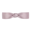 Détail du nœud papillon double en satin lavande avec barrette à ressort élégante - Lavande