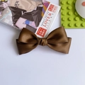 Elegante fermaglio per capelli a doppio fiocco in raso marrone scuro con finitura setosa - Marrone