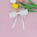 Elegante pinza para el pelo con lazo de malla blanca y cintas sobre rosa - Blanco