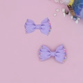 Dettaglio di fiocchi in nastro grosgrain viola con decorazioni colorate per bambini - Viola