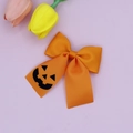Détail de la pince à cheveux nœud orange avec motif citrouille d'Halloween noire - Citrouille Orange (01)