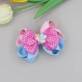 Detail einer rosa gepunkteten Schleife Haarspange mit niedlichem Raupen-Dekor - Rosa Und Blau Gepunkteter Raupen-Stil (05#)