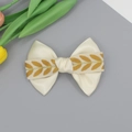 Eleganter cremefarbener Satin-Haarclip mit goldener Blattstickerei auf grauem Grund - Off-White (Mit Gelbem Blatt)