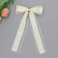 Eleganter cremefarbener doppellagiger Schleifen-Haarclip mit Spitze und Satinband - Beige