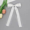 Barrette élégante en dentelle blanche et ruban de satin avec longs pans pour style princesse - Blanc