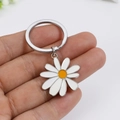 White daisy pendant keychain with yellow center and silver metal ring for handbags - Single White Daisy