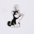 Süßer Cartoon-Husky-Schlüsselanhänger mit schwarz-weißer Emaille und silbernem Verschluss - Alaskan Malamute