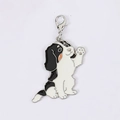 Ciondolo cane in smalto con orecchie nere e macchie arancioni su chiusura in argento - Cavalier King Charles