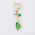 Llavero de metal estilo pastoral con dijes de uva verde y cierre de corazón dorado fino - Uvas Verdes