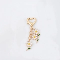 Golden heart clasp keychain with white daisy floral pendants and green leaf details - White Small Flower String