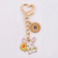 Süßer Emaille-Hasen-Schlüsselanhänger mit goldenem Herzclip und Sonnenblumen-Anhänger - Sonnenblumenhase