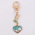 Gouden hartvormige sleutelhanger met blauw marmeren textuur, emaille hanger en parels - Hart Parel