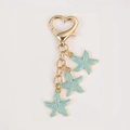 Portachiavi a forma di cuore dorato con ciondoli a stella marina azzurri - Stile Moschettone a Cuore / Stella Marina Blu