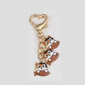 Portachiavi gatto carino con chiusura a cuore dorata e ciondoli in smalto colorato - Gatto Calico Pesce