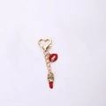 Llavero dorado con colgantes de pintalabios esmaltado y corazón para bolso mujer - Lápiz Labial y Labios Rojos