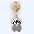 Süßer Pinguin-Schlüsselanhänger aus Metall mit blauer Mütze und rosa Herz - Herz Pinguin