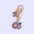 Porte-clés marguerite et papillon violet avec fermoir mousqueton cœur doré pour sacs - Double Marguerite Violette
