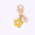 Portachiavi fiore di ciliegio dorato con fiore in smalto giallo e perla bianca centrale - Fiore Singolo In Smalto Giallo Trasparente