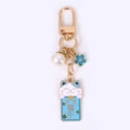 Süßer Glückskatzen-Schlüsselanhänger in Gold mit blauer Blume und Perlenanhänger - Frieden und Freude