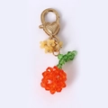 Squisito portachiavi fatto a mano con fiori gialli e perline a forma di carota arancione - Perlina Arancione