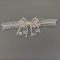 Détail d'un bandeau en dentelle ivoire avec motifs floraux et un nœud élégant en satin - Nœud Dentelle Ivoire Brodé (05#)