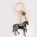 Portachiavi cavallo in smalto blu lago e nero con dettagli dorati e ciondolo fiore - Stile Nero (02 Cavallo Nero a Doppio Lato Yuanbao)