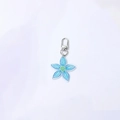 Porte-clés acrylique en forme d'étoile avec feuilles bleues et anneau en D argenté - Fleur Étoile Bleue en Acrylique