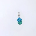 Porte-clés fleur en acrylique bleu avec feuille verte et fermoir mousqueton argenté - Petite Fleur Bleue en Acrylique