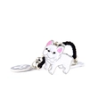 Detail van Franse bulldog emaille bedel en pootafdruk hanger aan zwart geweven armband - Witte Franse Bulldog
