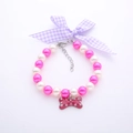 Roze en witte parel halsband voor huisdieren met paarse ruitjesstrik en bot hanger - S / Rozerood & Wit