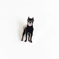 Détail d'une épingle en émail noir en forme de chien avec fermoir métallique sécurisé - Cane Corso