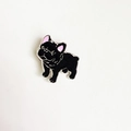 Spilla smaltata Bulldog Francese nero e bianco con contorni in metallo argentato per abiti - Stile Bulldog Francese Nero
